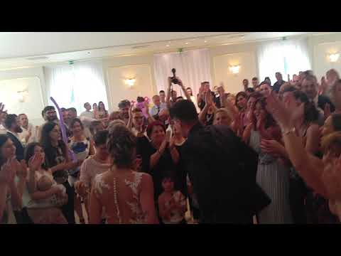 L'ingresso spettacolo!  MATRIMONIO COINVOLGENTE