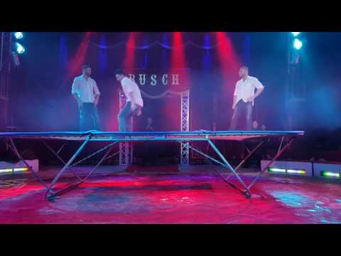 Die Gebrüder scholl mit ihrer Trampolin Nummer im Circus Danny Busch 2017