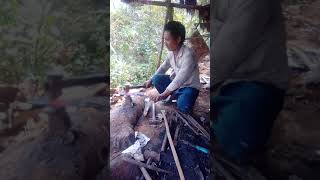 preview picture of video 'Lahu shi style blacksmith in keng tong city'