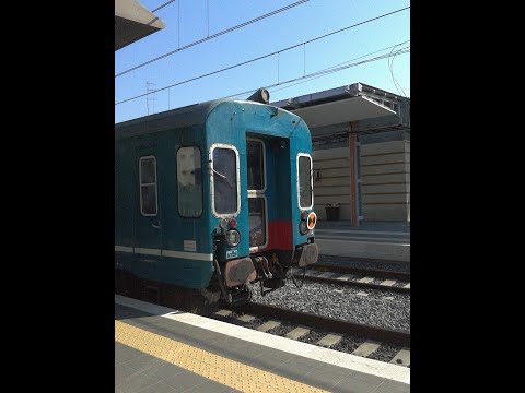 E.464.xxx + pilotina a piano ribassato sul Regionale (R 12023) Rimini-Ancona in arrivo a Riccione