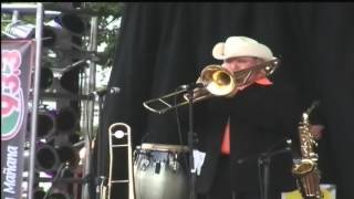 Me Llamas Lyrics English Translation