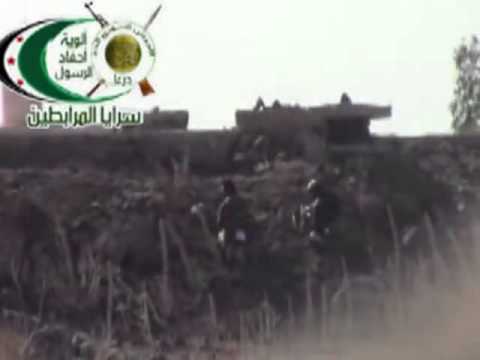الاشتباكات الدائرة بين الجيش الحر وقوات النظام على احدى الجبهات في محافظة درعا