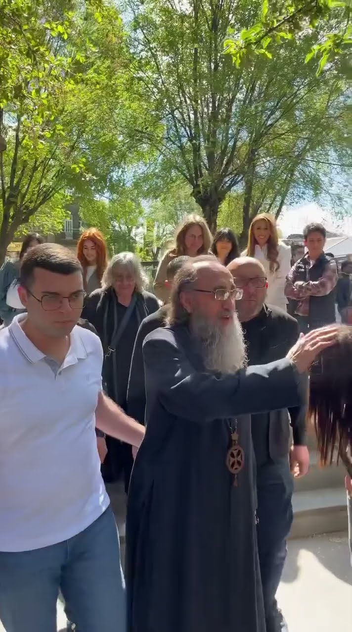 «Ուժեղ Հայաստանի» ներկայացուցիչները Գյումրիում ստացել են Միքայել Սրբազանի օրհնությունը