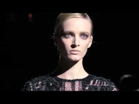 Runway Icons | Mariacarla Boscono