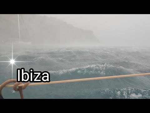 17 Ibiza, 60 knot gusts at anchor 😱