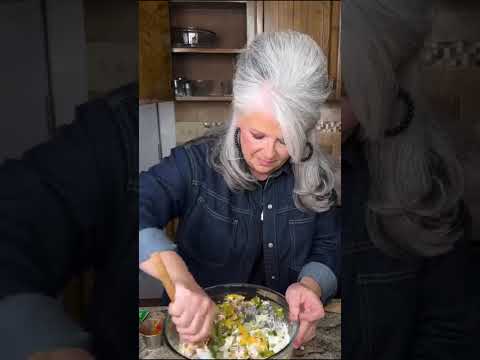 Y’all, I made the viral Grillo's Pickles Dip, and I love this dip! 😍🥒