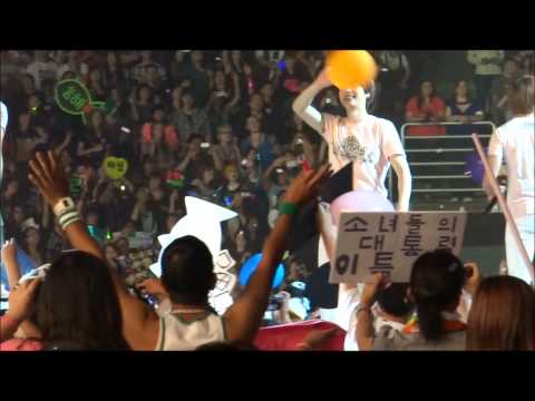 HD FANCAM - SMTOWN LA 2012 ENDING KYUHYUN-FOCUSED