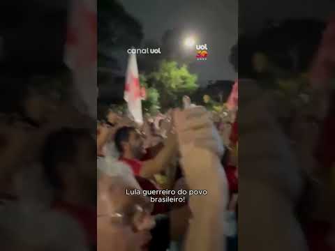 Lula discursa da janela de casa em SP: “Minha vitória é do povo brasileiro”