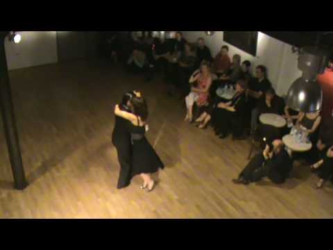  Valérie Lafore  and  Diego Amado  are  dancing  to  the  tango  "  Nueve Puntos  "