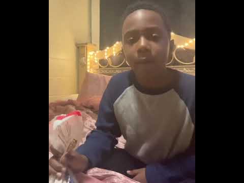 My mom doesn’t like maggots 😨watch how I prank her (watch to the end?