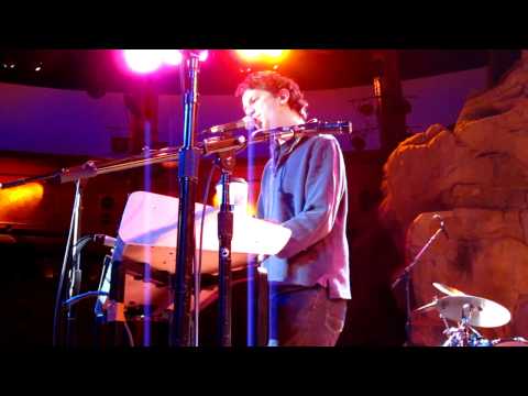 They Might Be Giants - Mr. Me (2011-11-25 - Wolf's Den at Mohegan Sun, CT)
