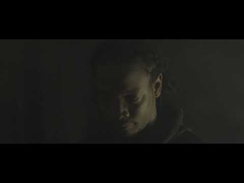 LIL LYAN - 3 PEINES (CLIP OFFICIEL)