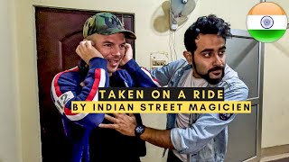 Foreigner being fooled for 30 minutes straight by Indian street performer