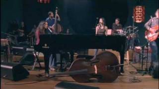 Norah Jones - The Prettiest Thing (HQ)