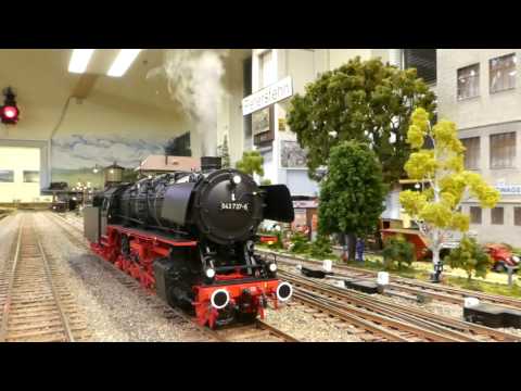 Spur1 in Sande, fahrt zweier Güterzuglokomotiven der BR 043 Öl (Fine-Scale) von KM-1