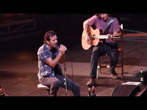 Pearl Jam: Yellow Moon [HD] 2013-10-15 - Worcester, MA