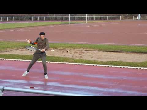 TENNISMAN Sofiane 16 ans Gaucher Classement : 3/6