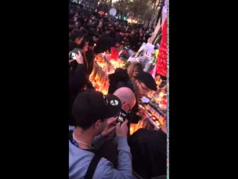 Париж скорбит по погибшим