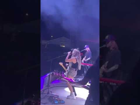 So. Happy. To. Be. On. The. Road. 🚌✈️🚗 #ontheroad