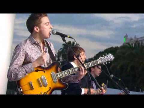 Miles Kane - Come Closer (Live au Festival de Cannes)