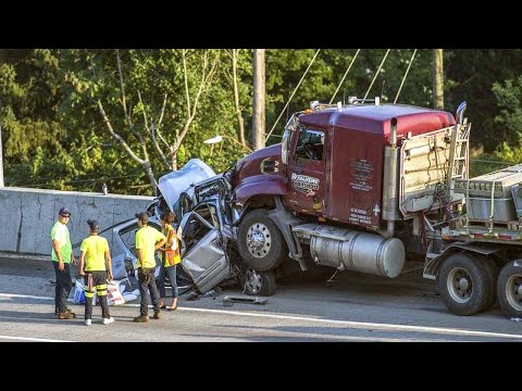 Bad Day !!! 15 Extreme Dangerous Idiots Truck Fails Compilation - Car Skill At Work P32