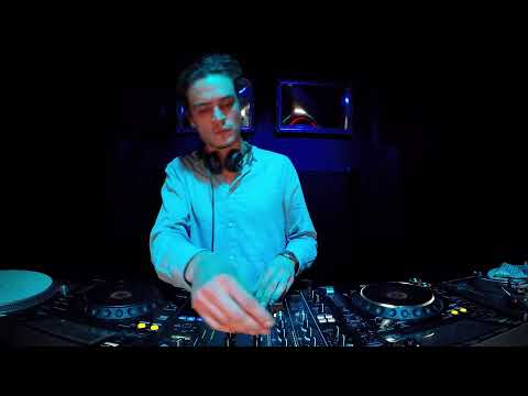 The Blue Oyster: Maximilien Tran-Van / 22.10 / 20 - 21