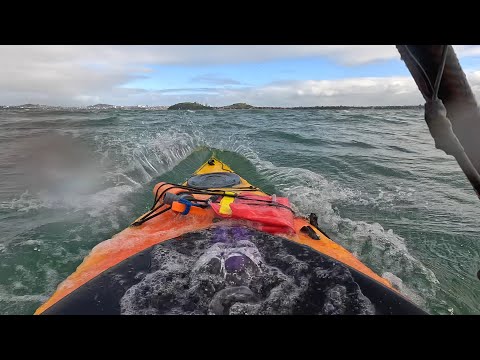 Icy, windy and rainy kayak trip 😂