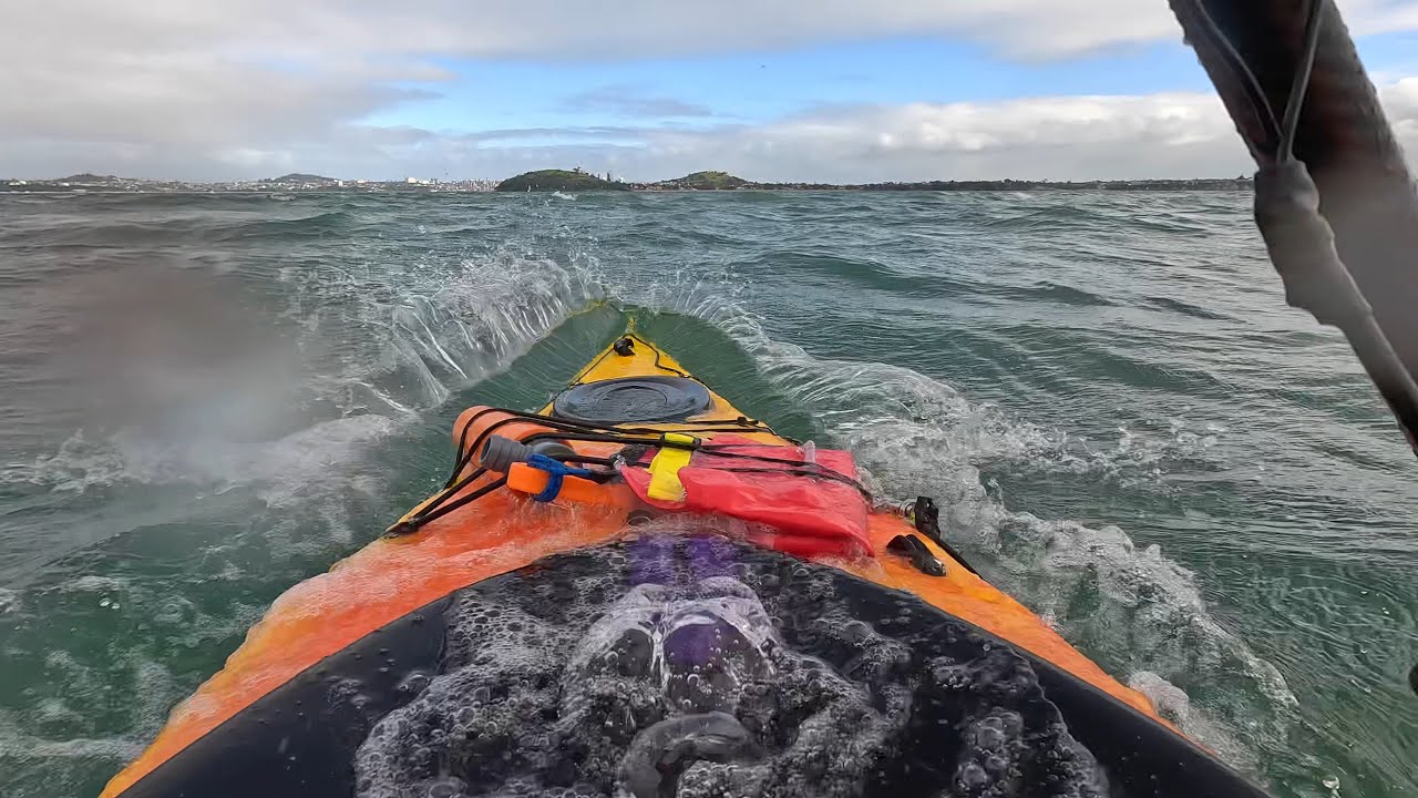 Icy, windy and rainy kayak trip 😂