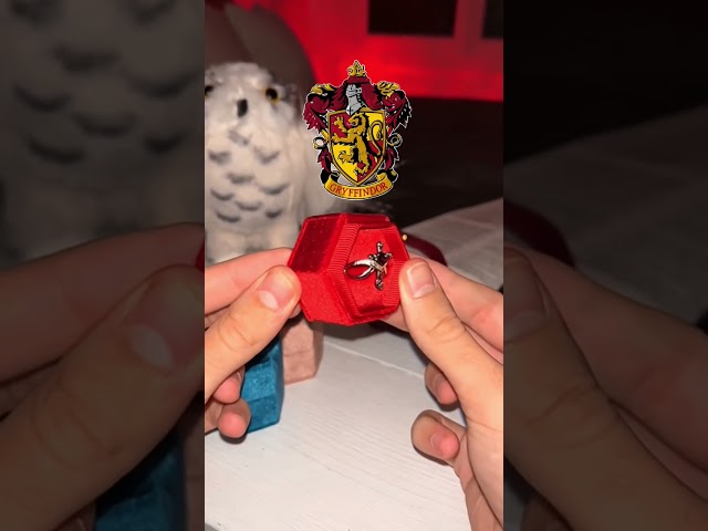 Vídeo relacionado con Harry Potter - Anillo oficial de gafas Luna en 3 tamaños, Zinc