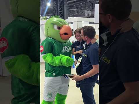 O Periquito deu uma volta pela maior feira do Agro de Minas e fez o maior sucesso com a galera.