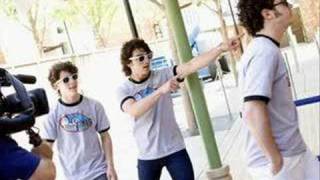 Jonas Brothers- Hey We&#39;re Gonna Be Alright ([HQ] LYRICS*)