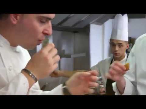 La Préparation d'un Service au restaurant "Une Table au Sud"