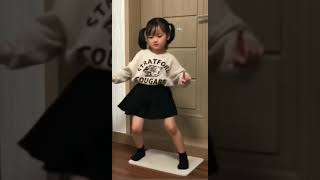 Download lagu VIRAL!! VIDEO ANAK KECIL KOREA DAN FOTO'NYA MENJADI STICKER WA mp3
