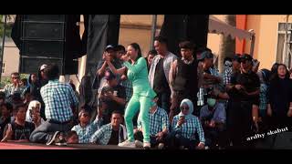 Download lagu dewi persik jarang goyang mp3 Download lagu dewi persik jarang goyang mp3