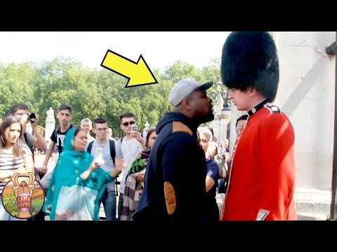 VOICI CE QUI ARRIVE QUAND ON ÉNERVE UN GARDE ROYAL | Lama Faché