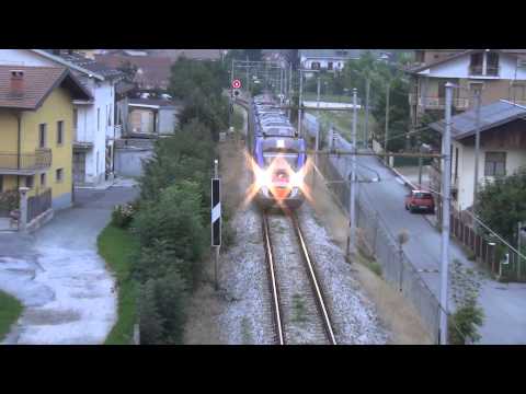 JAZZ ETR. 425 IN TRANSITO VISTO DALL' ALTO : ROBILANTE (CN) 20 - 8 - 2014.