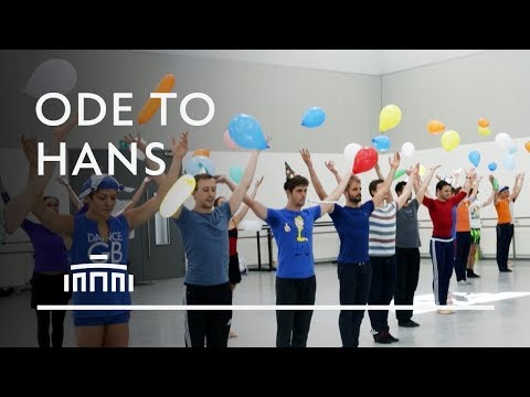 Dancers and ballet lovers honor Hans van Manen