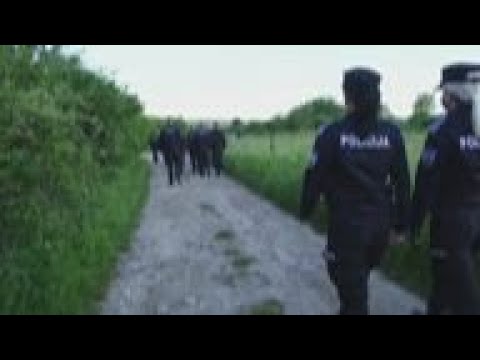 Bosnian police round up migrants near Croatia border