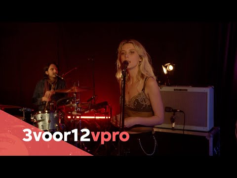 Wolf Alice - Smile (3voor12 Radio Quarantine Session)
