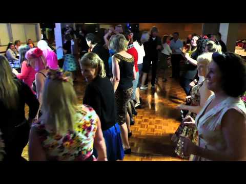 The Lincolns Live - featuring the "STROLL MOLLS" [GrungeTeeVee]