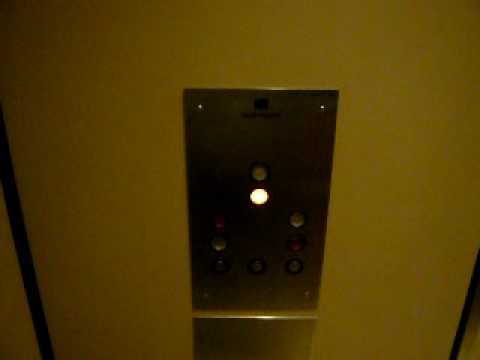 Northern hydraulic elevator - The Bay Woodbine Centre