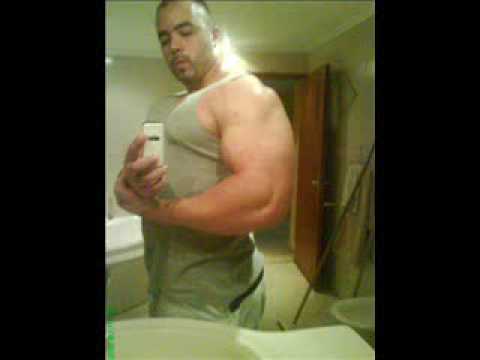 BodyBuilding ~ Giant Muscular BodyBuilder Flexes & Poses Hard ( 20 year )