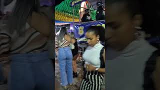 Muita gente no último dia da festa