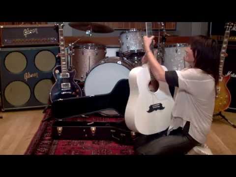 A-Sides with Jon Chattman: KT Tunstall Gets Her New Gibson Guitar