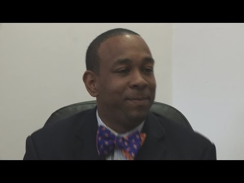 MPD: Man caught on camera stealing purse