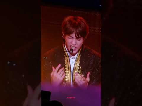 180928  (Save Me + I'm Fine)- BTS 'Love Yourself' Tour Newark Day 1