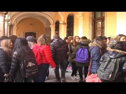 ONDA TG 13.01.2015 - LICEO VICO   GLI STUDENTI TORNANO A SCUOLA