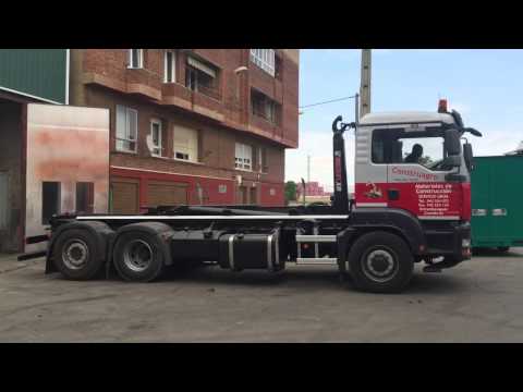 Multicambio Robles grúa y equipo portacontenedores .