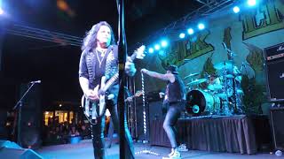 Quiet Riot sings "Bang Your Head" at BLK in Scottsdale, AZ on February 9, 2018