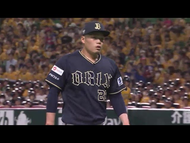 [Bottom of the 8th inning] fastball pitch at the end!! The Buffaloes 'Ryoga Tomiyama gets out of bases loaded jam!! July 26, 2024 Fukuoka Softbank Hawks vs. Orix The Buffaloes
